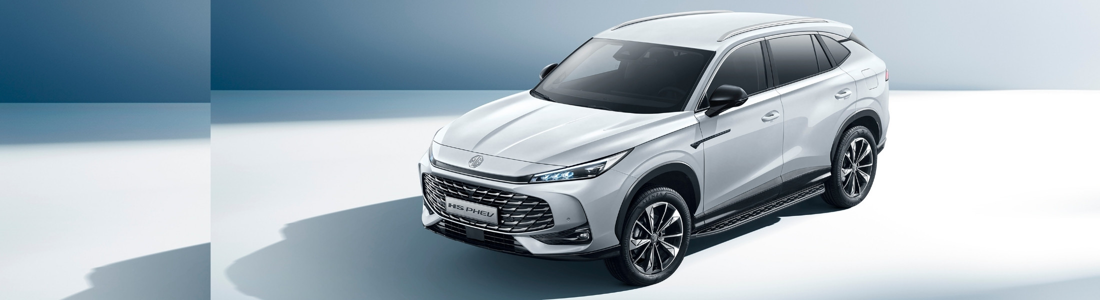 mg hs phev in weiß von schräg vorne