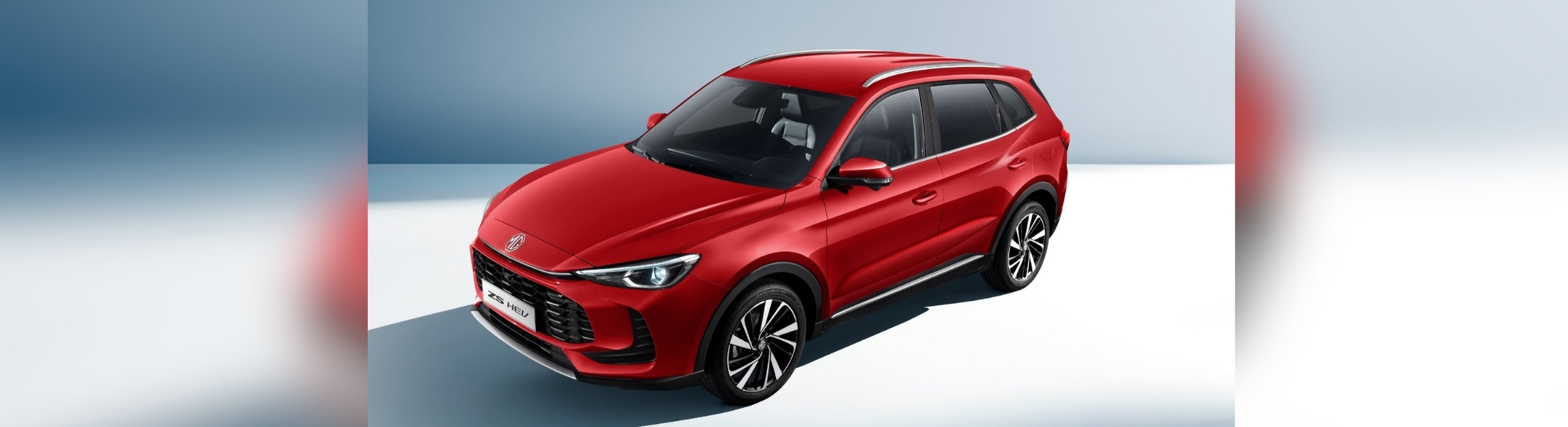 MG ZS in rot von schräg vorne