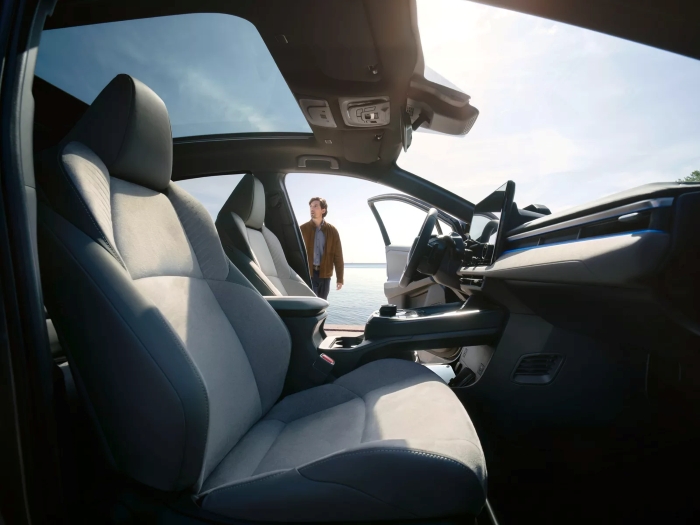 toyota c-hr+ innenraum