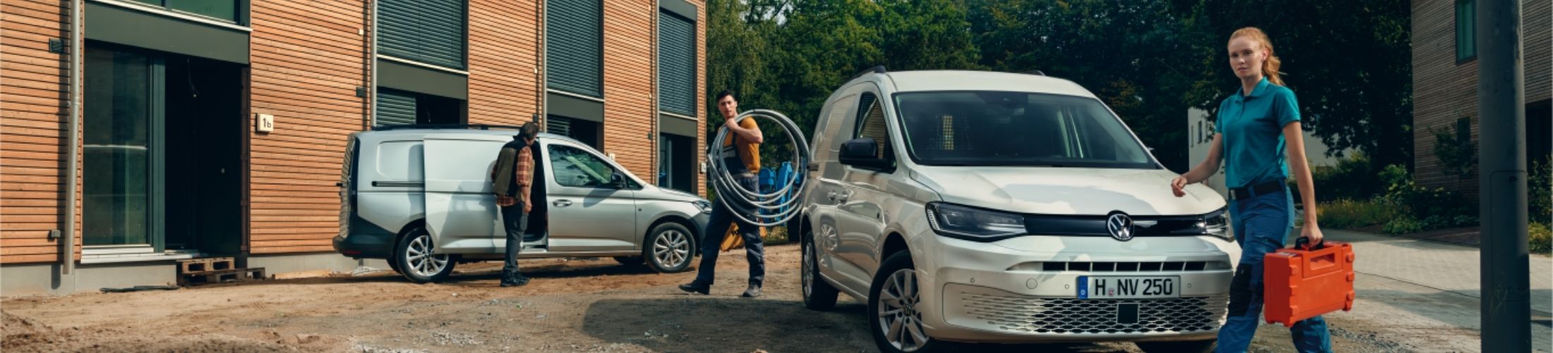 Zwei VW Caddy hintereinander