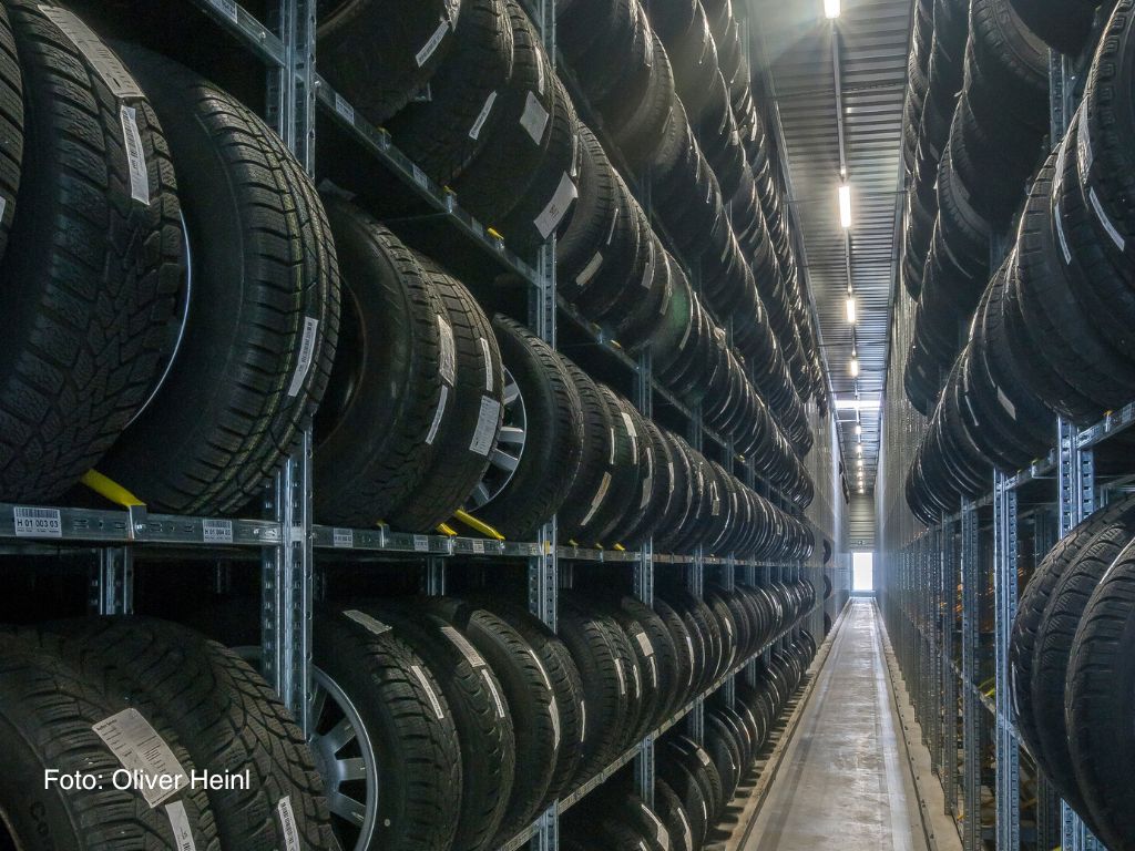 Aufnahme des Räderhotels im Motor-Nützel Reifenlager, Foto von Oliver Heinl