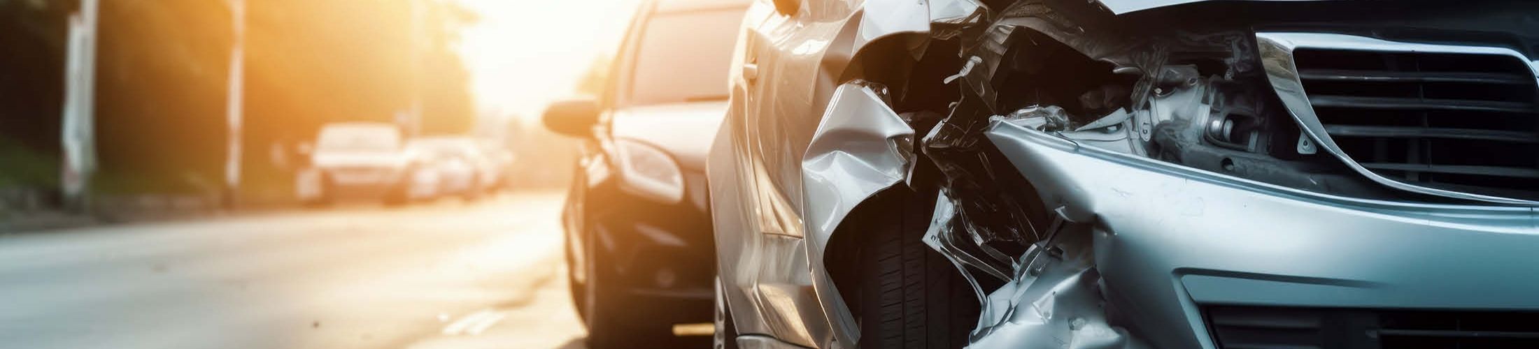 Ein verunfalltes Fahrzeug